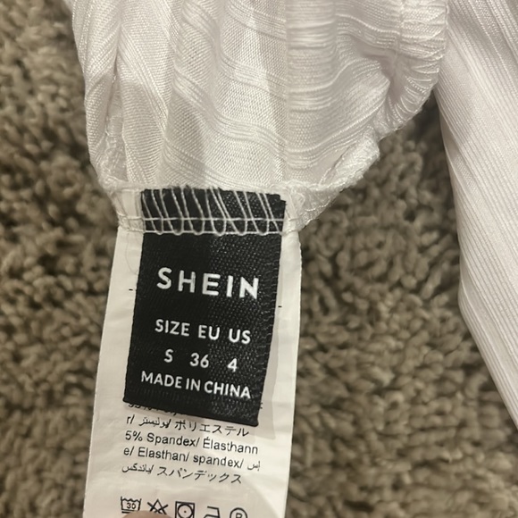 Brand new Shein top with open back and tie. Size S colour white - Picture 3 of 3
